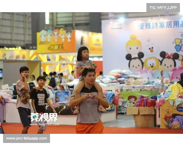 全运会志愿者穿卡通拳套服引导,小朋友争相合影冲上热搜